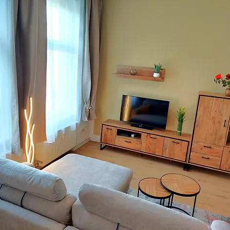 Modernes Apartment, 4 Pers, Kueche, Arbeitsplatz & Wlan, 3min Zur Tram マクデブルク