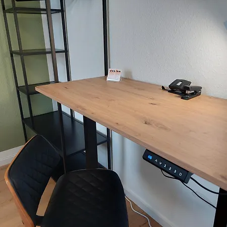 Modernes Apartment, 4 Pers, Kueche, Arbeitsplatz & Wlan, 3min Zur Tram *