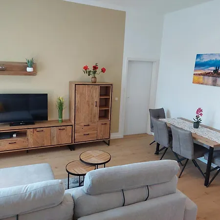 Modern Apartment, 4 Pers, Kueche, Arbeitsplatz & Wlan * Magdebourg