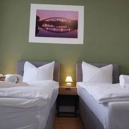 Lägenhet Modernes Apartment, 4 Pers, Kueche, Arbeitsplatz & Wlan, 3min Zur Tram Magdeburg