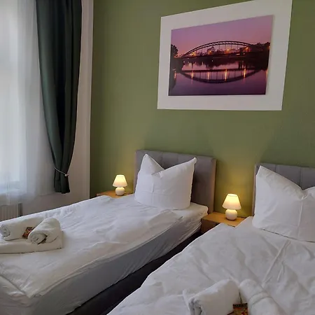 Appartement Modernes Apartment, 4 Pers, Kueche, Arbeitsplatz & Wlan, 3min Zur Tram *