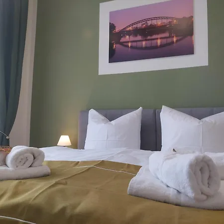 Modernes Apartment, 4 Pers, Kueche, Arbeitsplatz & Wlan, 3min Zur Tram *