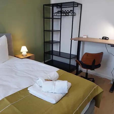 Modern Apartment, 4 Pers, Kueche, Arbeitsplatz & Wlan * Magdeburg