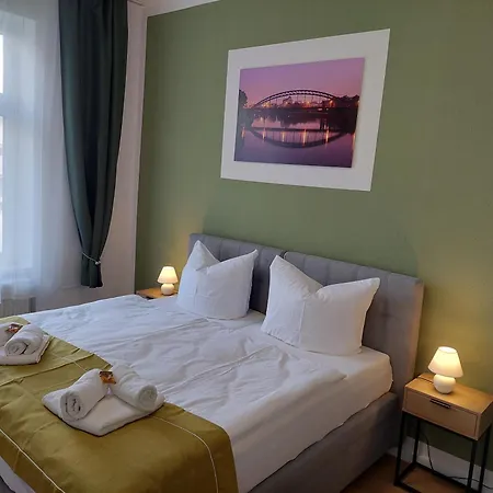 Modern Apartment, 4 Pers, Kueche, Arbeitsplatz & Wlan Apartman