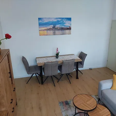 Lägenhet Modernes Apartment, 4 Pers, Kueche, Arbeitsplatz & Wlan, 3min Zur Tram Magdeburg