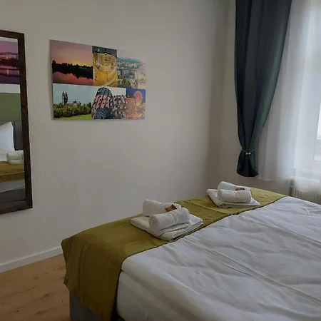 Modernes Apartment, 4 Pers, Kueche, Arbeitsplatz & Wlan, 3min Zur Tram
