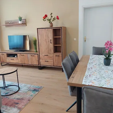 Lägenhet Modernes Apartment, 4 Pers, Kueche, Arbeitsplatz & Wlan, 3min Zur Tram