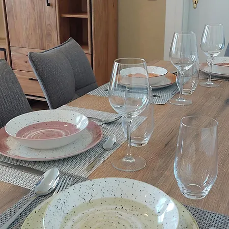Lägenhet Modernes Apartment, 4 Pers, Kueche, Arbeitsplatz & Wlan, 3min Zur Tram *