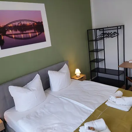 Modern Apartment, 4 Pers, Kueche, Arbeitsplatz & Wlan Magdeburg