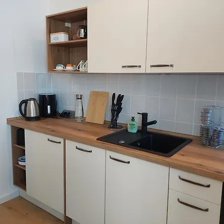 Lägenhet Modernes Apartment, 4 Pers, Kueche, Arbeitsplatz & Wlan, 3min Zur Tram