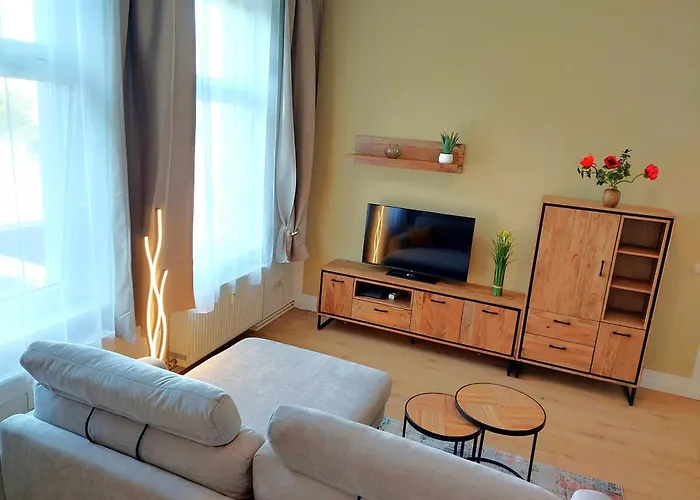 Modernes Apartment, 4 Pers, Kueche, Arbeitsplatz & Wlan, 3min Zur Tram Maagdenburg