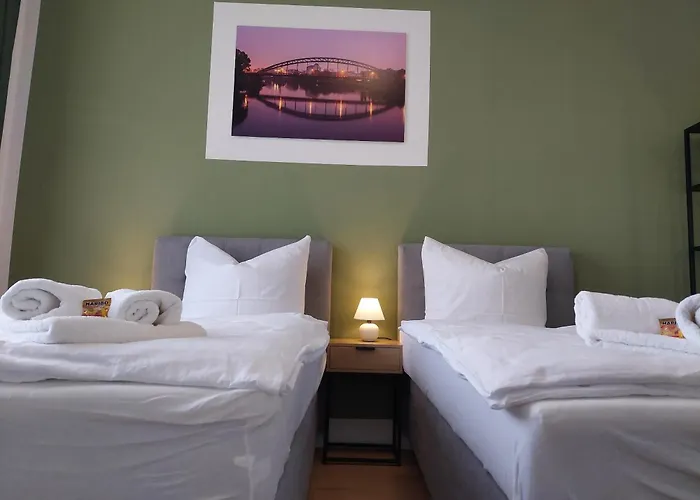 Appartement Modernes Apartment, 4 Pers, Kueche, Arbeitsplatz & Wlan, 3min Zur Tram Maagdenburg