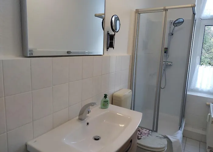 Modernes Apartment, 4 Pers, Kueche, Arbeitsplatz & Wlan, 3min Zur Tram *