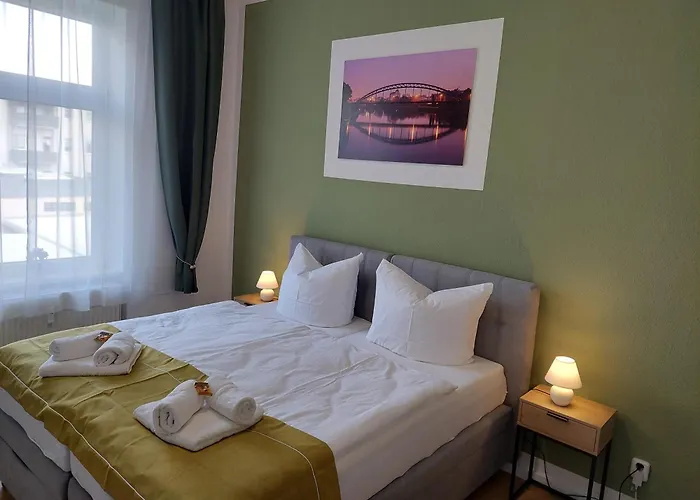 Modernes Apartment, 4 Pers, Kueche, Arbeitsplatz & Wlan, 3min Zur Tram Διαμέρισμα