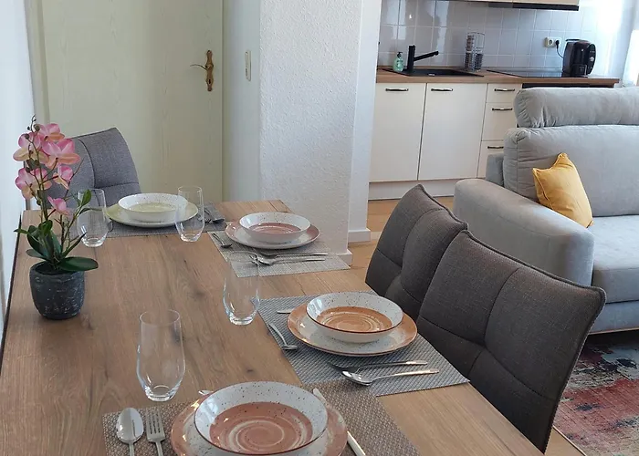 Modernes Apartment, 4 Pers, Kueche, Arbeitsplatz & Wlan, 3min Zur Tram